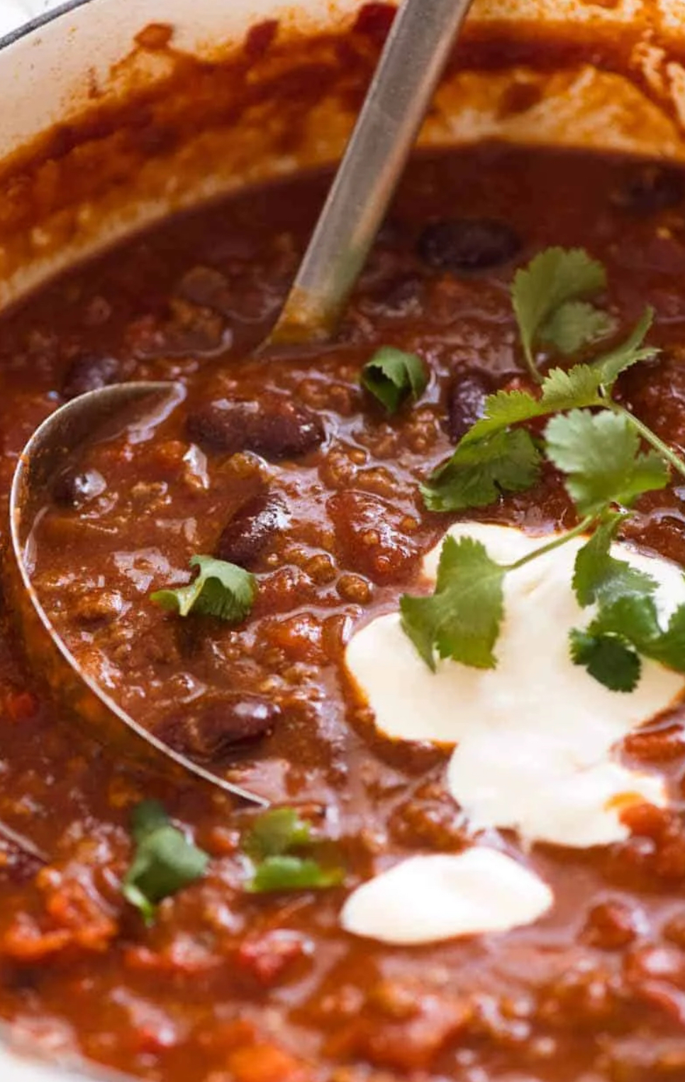 Amerikansk Chili m/revet ost og crema