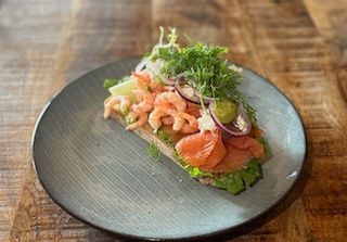 Lakse sandwich m. rejer