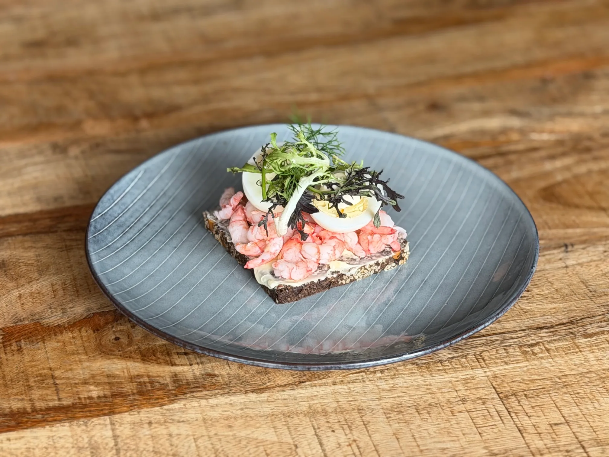 Smørrebrød - Håndpillede rejer