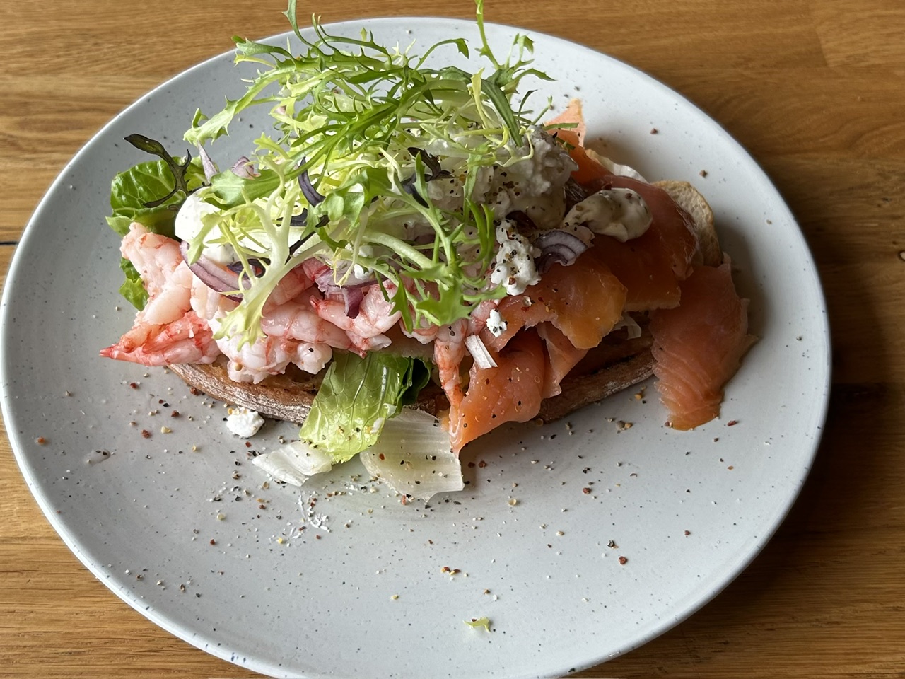 Lakse sandwich m. rejer